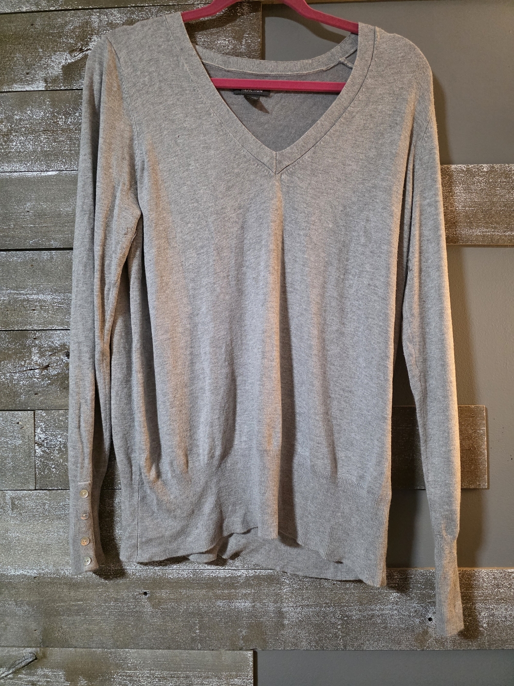 Kenneth Cole Reaction Women's Light Gray V-Neck Sweater